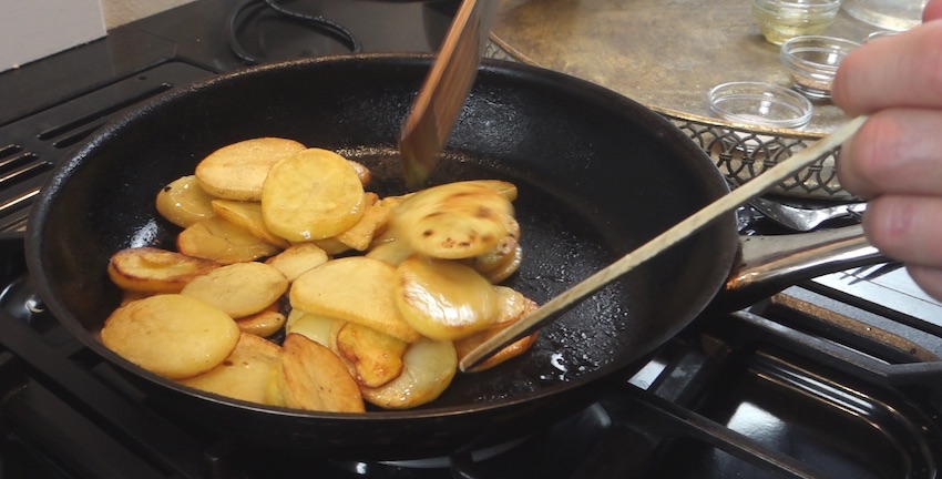 Aardappels bakken